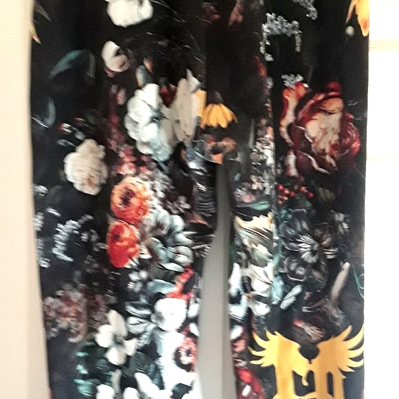 Beauty and beast vivid tropical image size large joggers - Picture 7 of 13